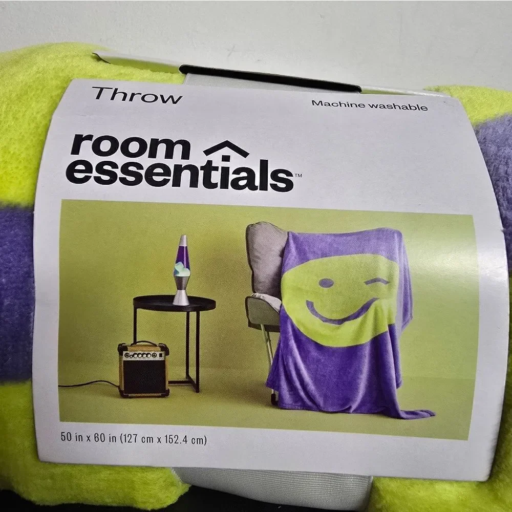 New Smiley Chartreuse Flutter Throw Blanket Room Essentials 50×60